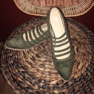 - Bella Cora Odessa ladder flats